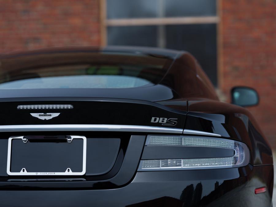 Детали экстерьера Aston Martin DBS 2012 года  (фото 15 из 53)